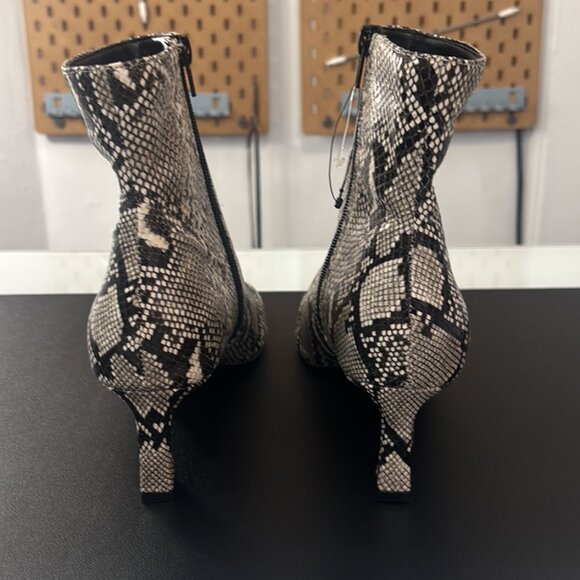 Steve Madden Women Kapital Snakeskin Print Kitten Heel Boots,Sz 8 (M),Disclaimer - Picture 5 of 15